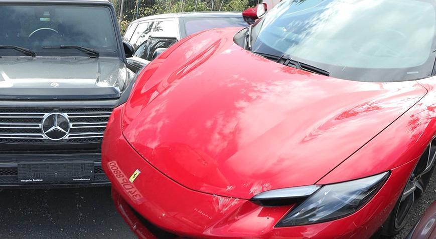 Dilan ve Engin Polat çiftinin lüks araçları böyle görüntülendi