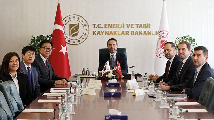 Bakan Bayraktar, Won Ik Lee’yi makamında kabul etti