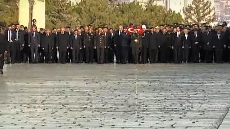 Cumhurbaşkanı Erdoğan ve devlet erkanı Ata’nın huzurunda