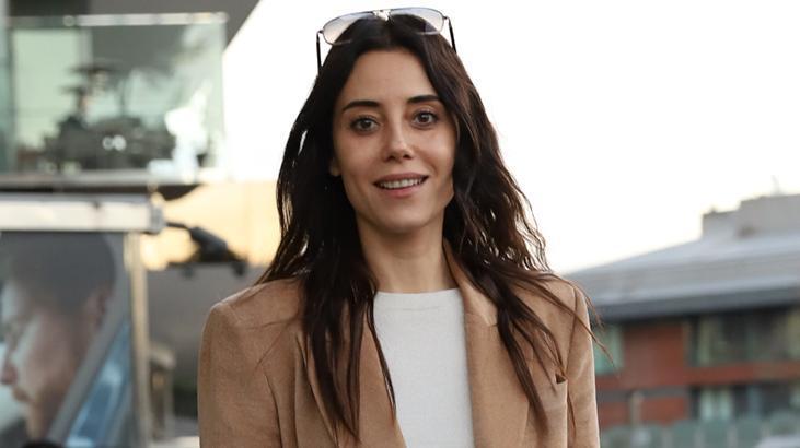 Cansu Dere’ye yabancı hayranlarından yoğun ilgi!