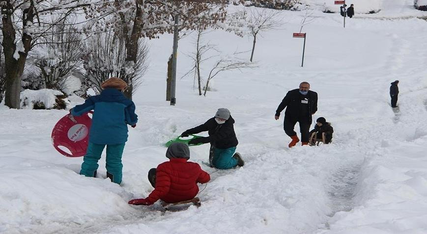 Düzce ve Sakarya’nın bazı ilçelerinde eğitime kar engeli