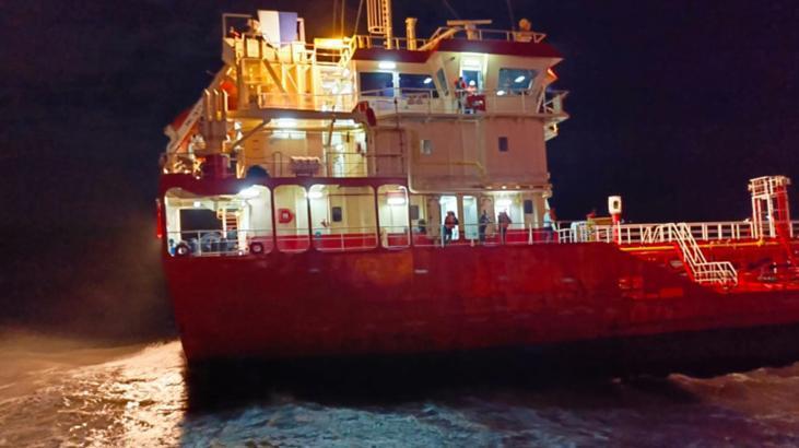 Zeytinburnu açıklarında gemi karaya oturdu