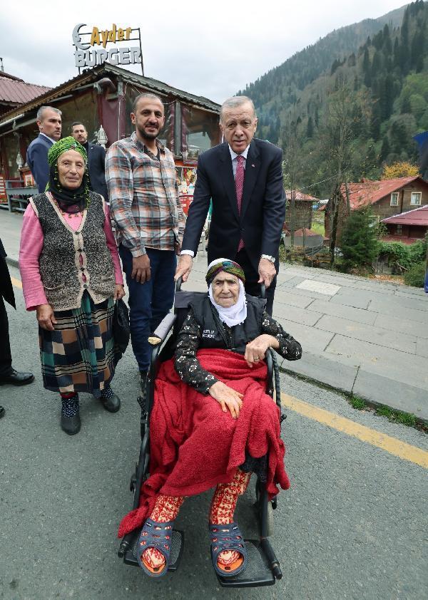 Erdoğan, Ayder Yaylası'nda vatandaşlarla sohbet etti