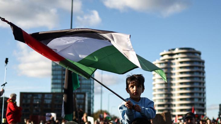 Fotoğraflar Avrupa'nın iki kentinden! Gazze için sokağa çıktılar