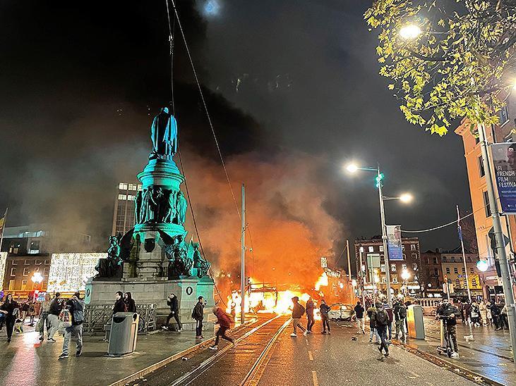 Dublin savaş alanına döndü, İrlanda şoka sürüklendi!