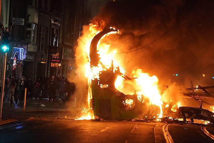 Dublin savaş alanına döndü, İrlanda şoka sürüklendi!