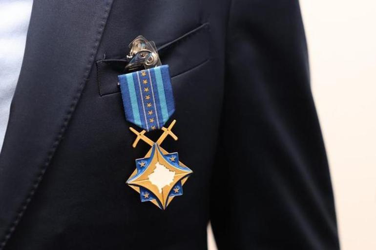 Haluk Bayraktar’a Kosova’da 'Üstün Hizmet' madalyası