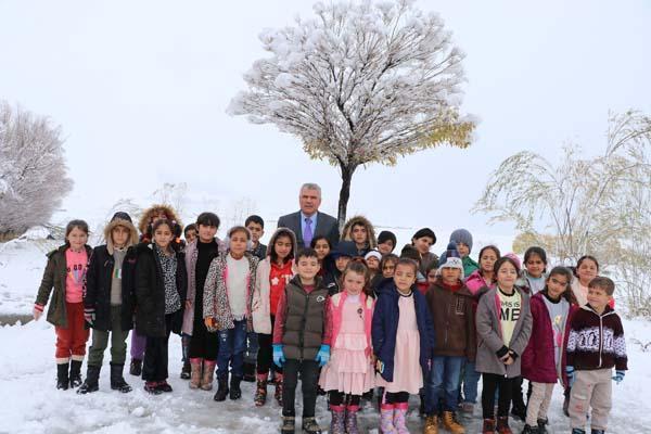 Depremde 20 yakını ve öğrencisini kaybetti! Tayinini isteyip Van'a atandı