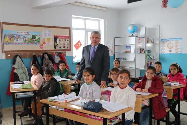 Depremde 20 yakını ve öğrencisini kaybetti! Tayinini isteyip Van'a atandı