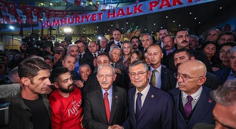 CHP'de Kılıçdaroğlu görevi Özgür Özel'e devretti