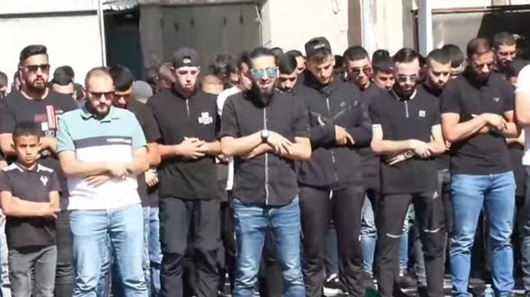 Son dakika... Mescid-i Aksa'da cuma namazı! İsrail polisi biber gazıyla müdahale etti