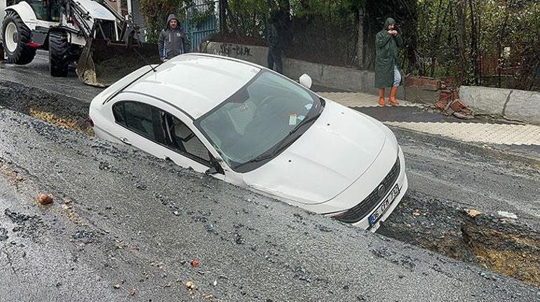 İstanbul'u sağanak vurdu: Cadde ve sokaklar göle döndü