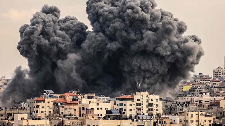 Papa Francis: Gazze'den çok vahim ve acı haberler almaya devam ediyorum