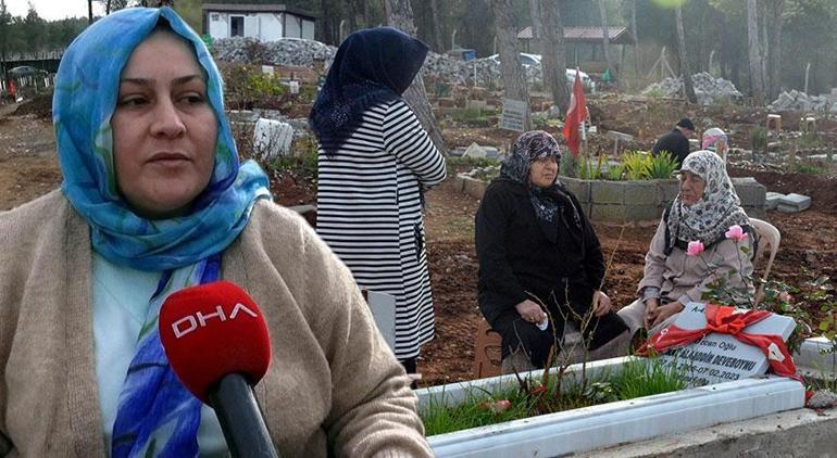 Yılın son gününde depremde kaybettikleri için dua ettiler