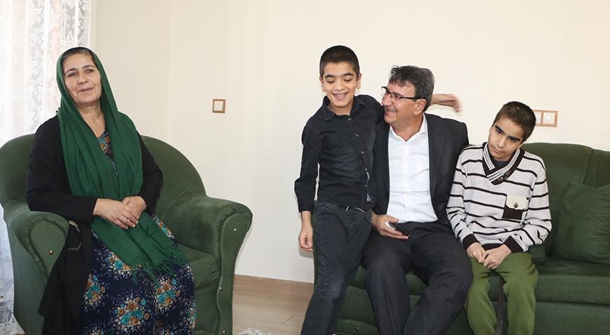 Engelli 2 kardeş anne ve babalarını kaybetti! Tam 7 yıldır amcaları bakıyor