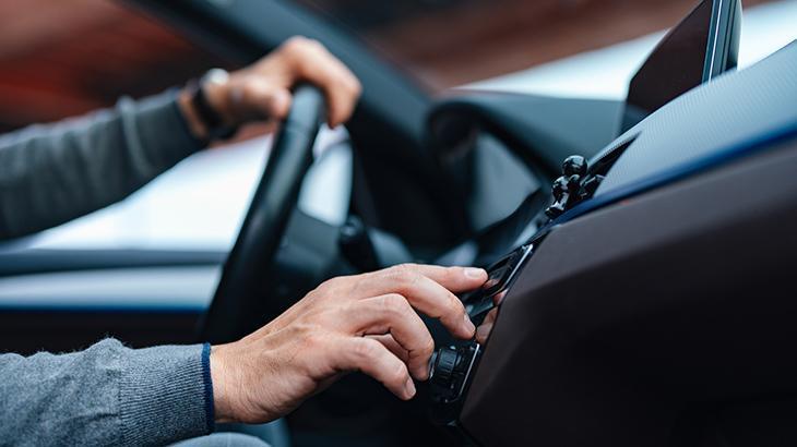 İngiltere’de bir sürücü adayı, teori sınavını 60’ıncı girişinde geçti