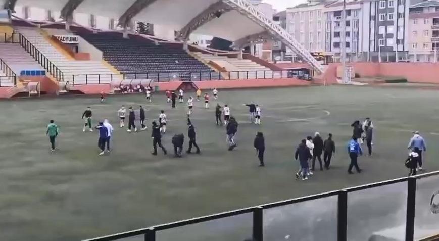 Amatör lig maçında kavga! Polis havaya ateş açarak müdahale etti