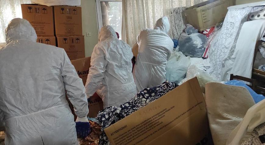Ekipleri şoke eden olay! Evden 45 ton çöp çıktı