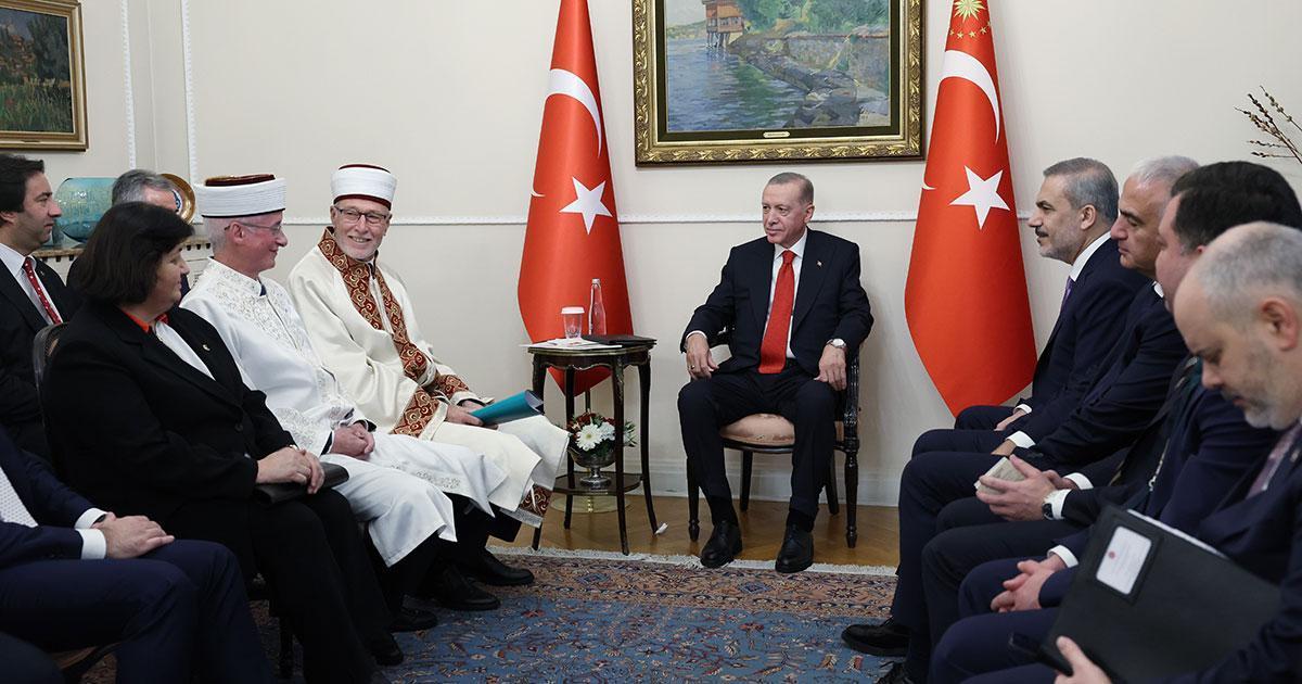 Cumhurbaşkanı Erdoğan’dan Türkiye’nin Atina Büyükelçiliği’ne ziyaret
