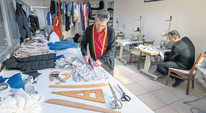 Gazze’deki çocuklar için giysi üretiliyor