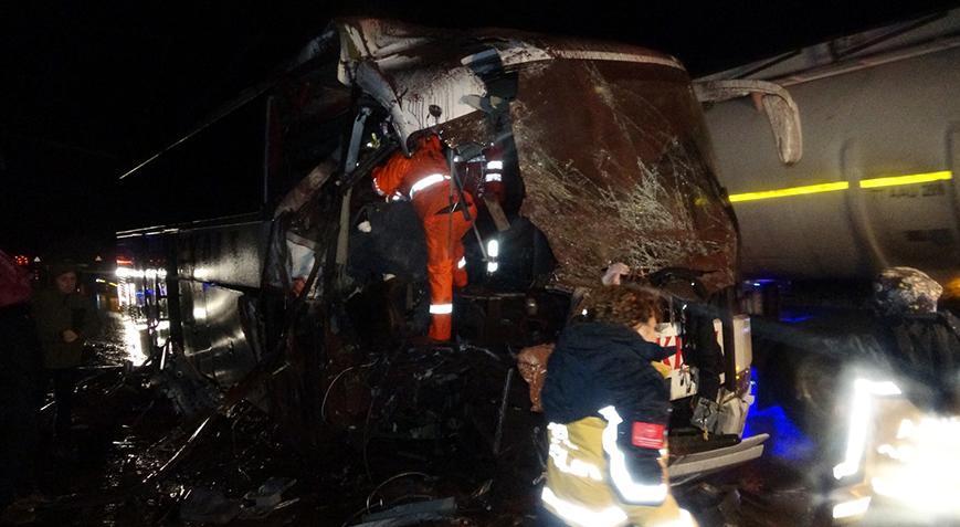 Çanakkale’de yolcu otobüsü kaza yaptı! 13 yaralı var