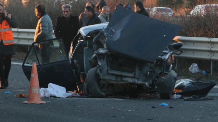 Otomobil bariyerlere çarparak durabildi! 1 kişi hayatını kaybetti