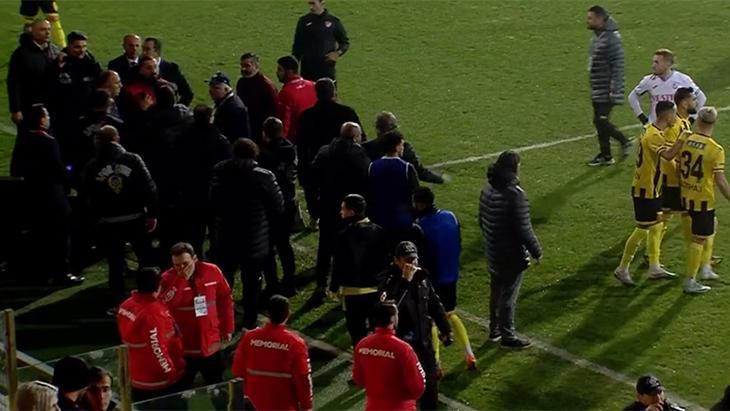 İstanbulspor, Trabzonspor maçında sahadan çekildi! Maç yarıda kaldı