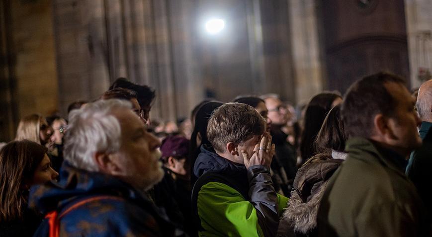 Binlerce kişi Çekya’daki saldırıda hayatını kaybedenleri andı