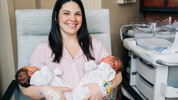 Çift rahimli kadın, iki günde iki bebek doğurdu