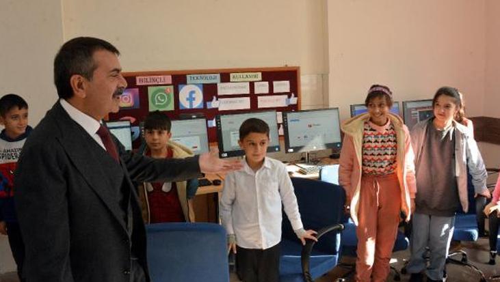 Bakan Tekin’den öğretmenlerle toplantı