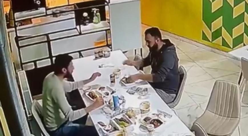 Malatya’daki depremde şaşırtan olay! Herkes kaçtı onlar yemeğini yedi