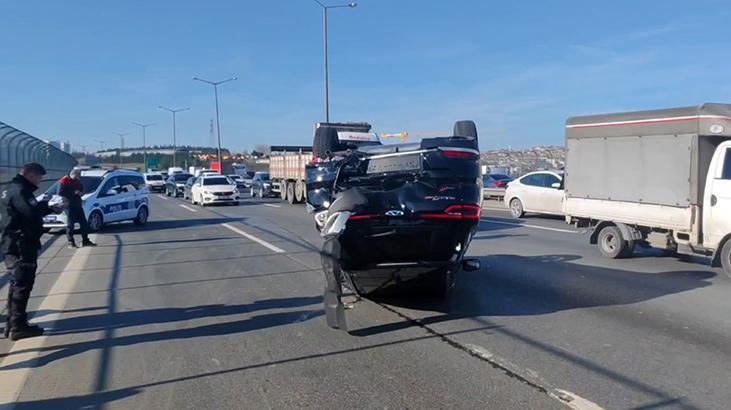 Takla atan lüks araçtan burunları kanamadan çıktı