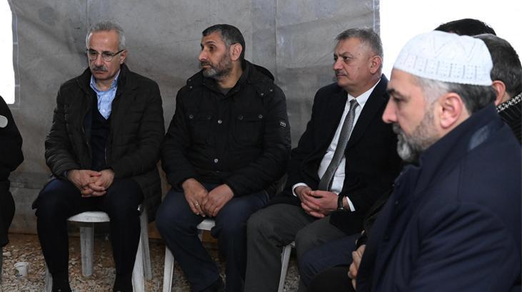 Bakan Uraloğlu şehit Emre Taşkın’ın ailesini ziyaret etti