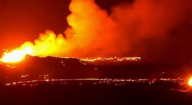 Son dakika: İzlanda'daki yanardağ alev alev! Ateşten nehir oluştu