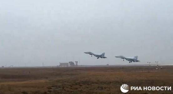 Moskova'dan Abu Dabi'ye füzelerle uçtular! Putin Orta Doğu'ya Su-35'lerle indi