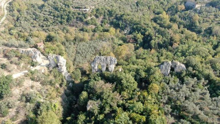 Devasa taşlarla inşa edilmişti: Geriye bu kaya parçaları kaldı