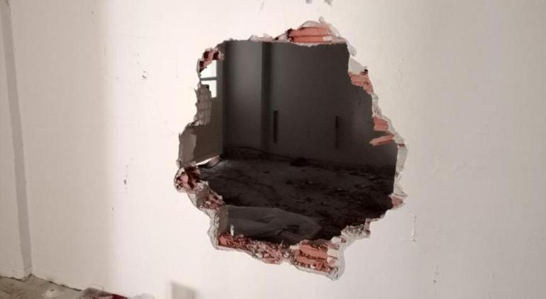 Malatya'da pes dedirten olay! Duvarı deldiler ve 10 daireyi boşalttılar