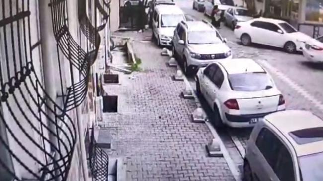 Kucağında çocuğuyla yürüyen kadına otomobille yanaşıp taciz eden sapık yakalandı!