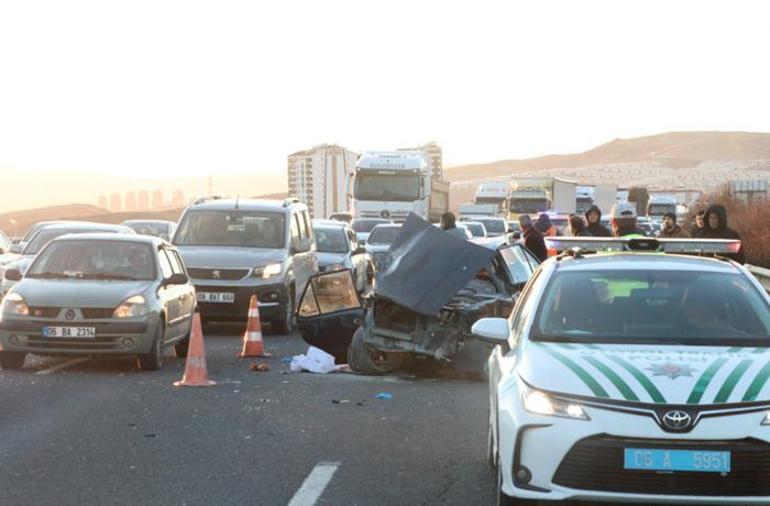 Otomobil bariyerlere çarparak durabildi! 1 kişi hayatını kaybetti