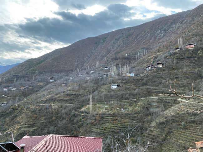 Bildiğiniz tüm yolları unutun: Öyle virajlar var ki küçük araçlar dönemiyor