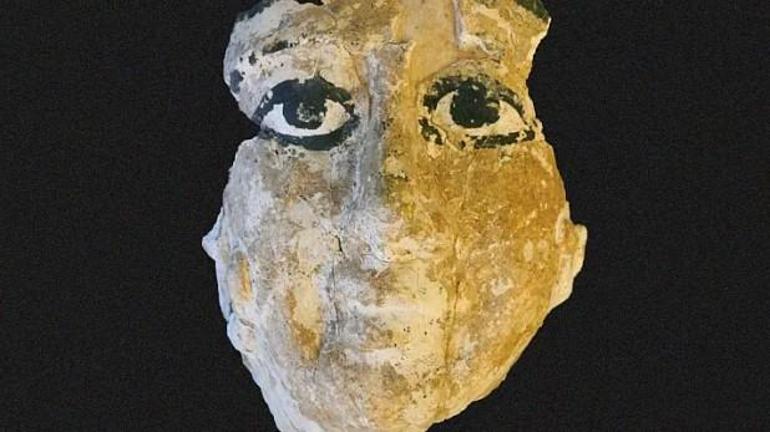 Dünyayı şoke eden kare! Mısır'da piramitlerden eski taş mezar bulundu
