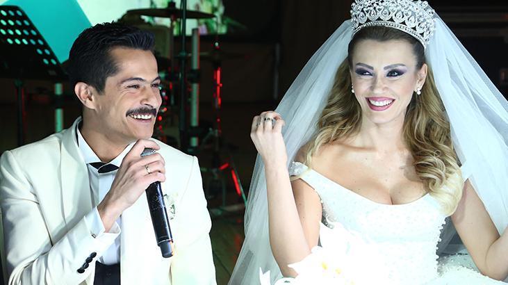 Yeni yılı birlikte karşıladılar! Eski eşler dudak dudağa poz verdi