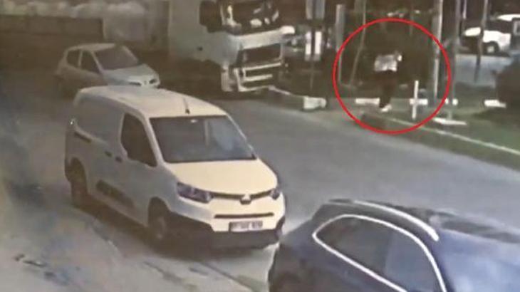 Mersin’de TIR’ın altında kalmaktan son anda kurtuldu! O anlar anbean kaydedildi