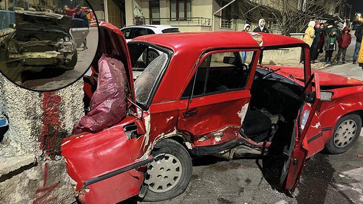 Sivas’ta iki otomobil çarpıştı: 1’i ağır, 5 yaralı