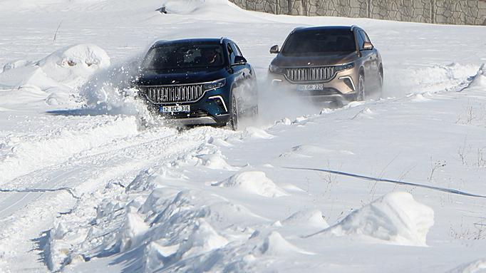 2 Togg’u 20 santimetre karla kaplı yollarda test ettiler! İşte çıkan sonuç