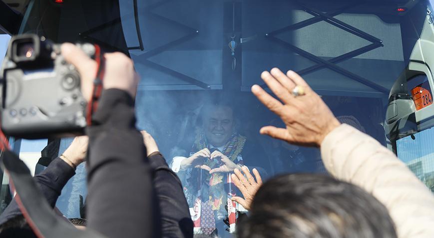 Yeniden aday gösterilen Muhittin Böcek’ten dikkat çeken açıklama: Bu zamanlarda ihaneti de gördük