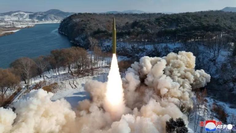 Kuzey Kore su altından nükleer füze ateşledi! ABD uçak gemisine Haeil-5-23'le cevap
