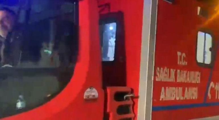 Van'da kar ve çığ esareti! Hasta çocuk, paletli ambulansla alındı