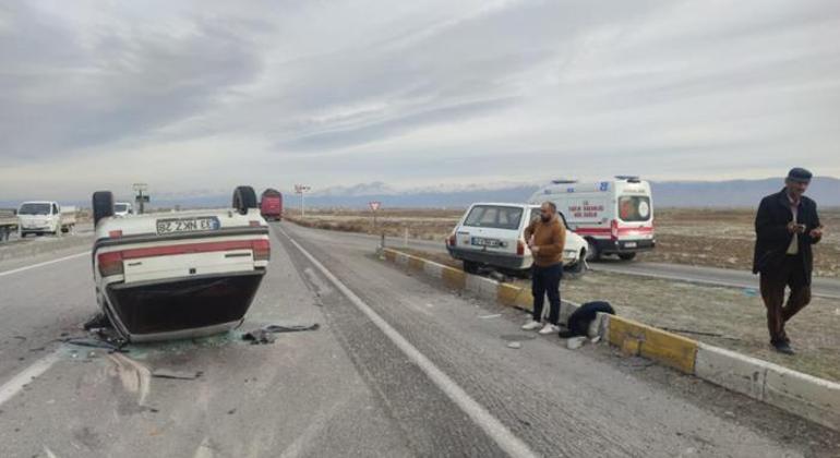 Konya'da iki otomobil çarpıştı! Yaralılar var