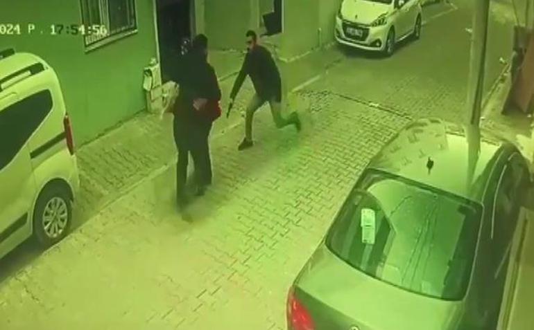 İzmir'de sokak ortasında silahlı düello! Kadını kalkan olarak kullandı